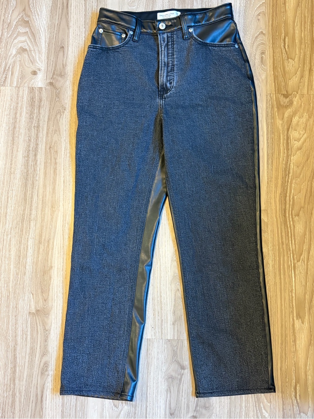 Abercrombie & Fitch Ultra High Rise Ankle Straight Jeans Size 28 6R Faux Leather